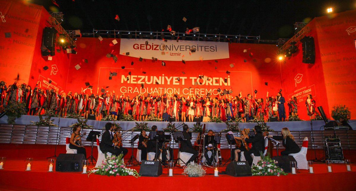 gedizetkinlik's tweet photo. Hukuk Fakültesi ve Adalet Meslek Yüksek Okulu Mezuniyet Töreni 2016 fotoğraf albümü için: https://t.co/qQVJJpXQev https://t.co/60S3lNPjMo