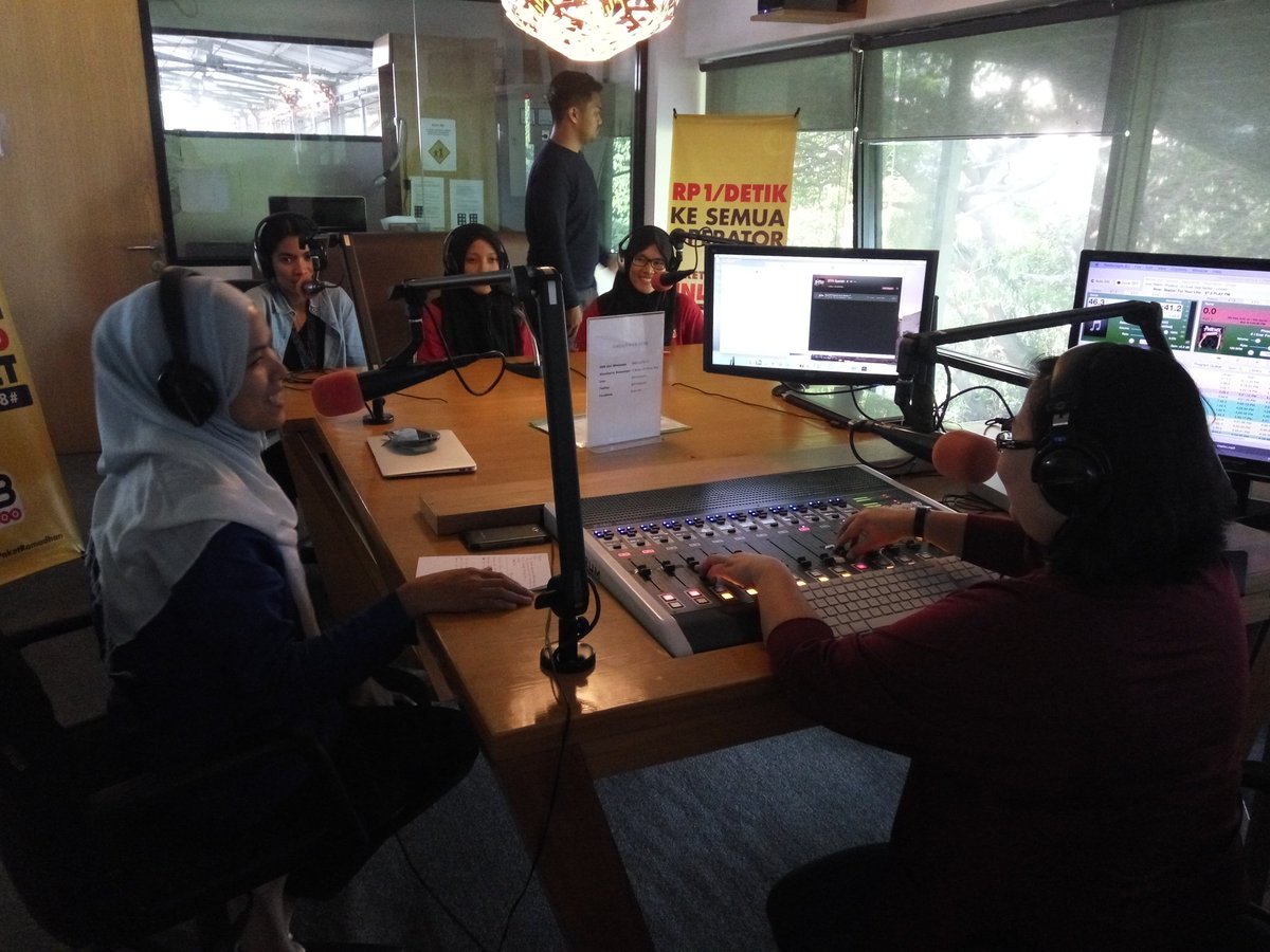Seru bangett kalo lagi Talkshow Bareng crew Gen Im3 Ooredoo PLM :) with NISA &amp; Mareta @IM3OoredooSSA <a href="/975PLAYFM/">975PLAYFM PALEMBANG</a>