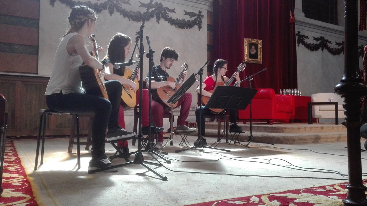 josepablopolo's tweet photo. @ReinhardtGuitar en #JovenesTalentosCocaCola @RAEinforma https://t.co/84tMDg3AnI