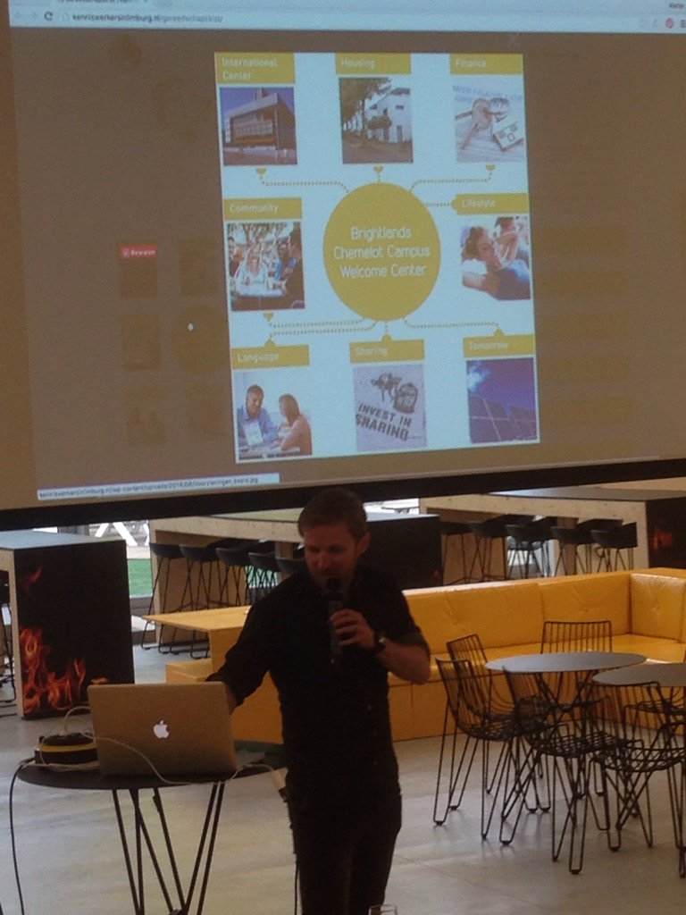 Frank6213's tweet photo. Presentatie onderzoek woonwensen kenniswerkers Brightlands Chemelot Campus https://t.co/NzjMp1Hp8Y https://t.co/HBCQWhEpTG