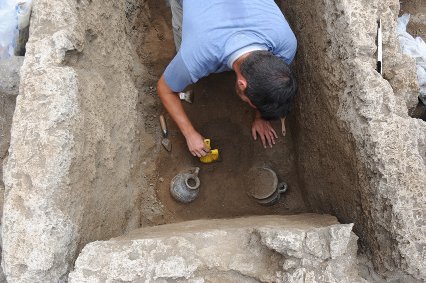pompeii_sites's tweet photo. Tra le nuove scoperte a Porta Ercolano un corredo funerario rara testimonianza età preromana https://t.co/j4u4IAMHkj https://t.co/uf9QyaKvh4