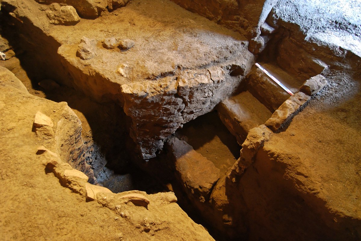 pompeii_sites's tweet photo. Tra le nuove scoperte a Porta Ercolano un corredo funerario rara testimonianza età preromana https://t.co/j4u4IAMHkj https://t.co/uf9QyaKvh4