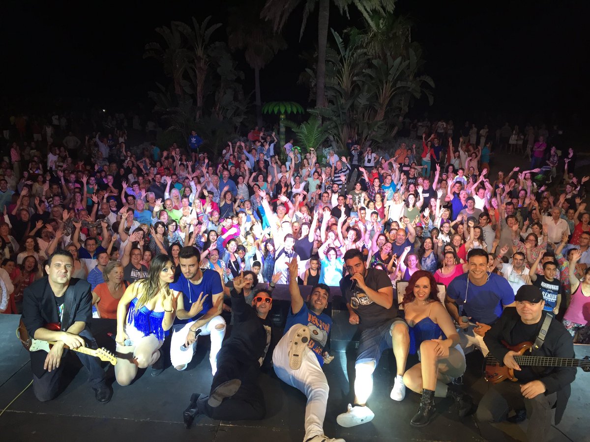 OrquestaDynamic's tweet photo. Súper noche de San Juan.
Playa, luna llena, buen ambiente, buena gente, Estepona mil gracias, nos vemos en feria!! https://t.co/kFq4ogx4iI