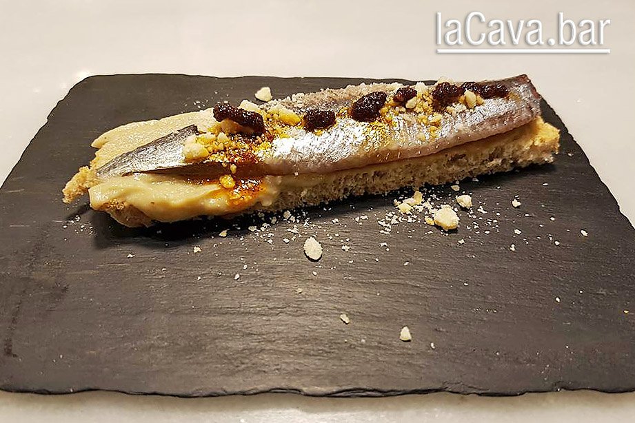 Sardina ahumada sobre babaganoush, 
Bon Appetite... #lacavabar #detapasporsevilla #FelizFinde #FridayFeeling