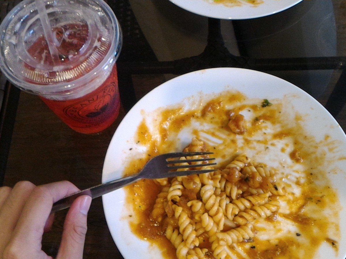 FMetalMonkeyYT's tweet photo. Wag lang sana ako katiin๐ seafood pasta๐
#ALDUBOverloadKilig
#Beanleaf https://t.co/WHN2vxsEhO