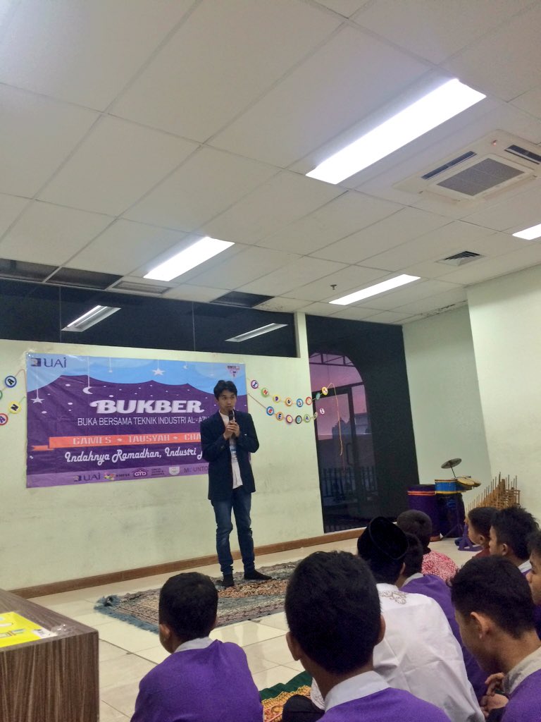 Sekarang sambutan nih dari ketua pelaksana kita yang paling ganteng, mas Maulana Hasan.