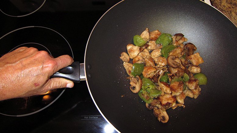 muncie_journal's tweet photo. John Carlson—Taking a Wok on the Culinary Wild Side - https://t.co/iUKVGkqF9c https://t.co/jEGfcNAllp
