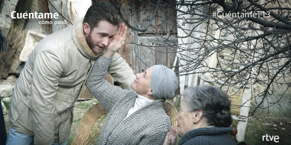 cuentametve's tweet photo. Cuando "Vivir" es lo único que importa 
La familia, volcada en  Mercedes 

En un ratito, @la2_tve 14:30 https://t.co/DKqs3UItAE