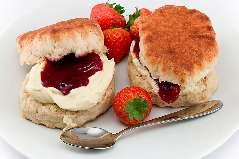BarnstapleHotel's tweet photo. It's that time of year again..time to #Vote..#DevonWay? or #CornwallWay? #CreamFirst #JamFirst #NationalCreamTeaDay https://t.co/I0O7a5yGEG