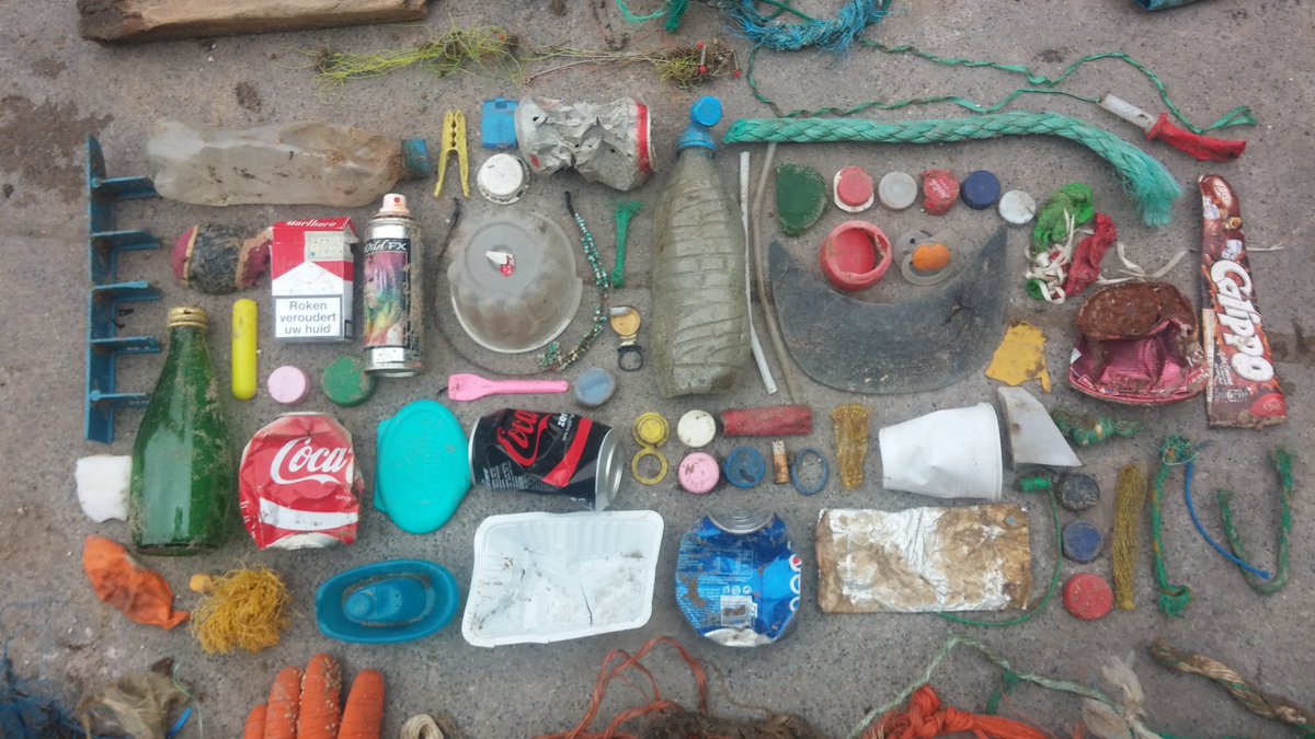 Grondstofjutter's tweet photo. Wat halen Grondstofjutters zoal van het #strand ? Zie hier een dwarsdoorsnee: #afval van land en zee.. @zwerfie https://t.co/wDJSvkbfN8