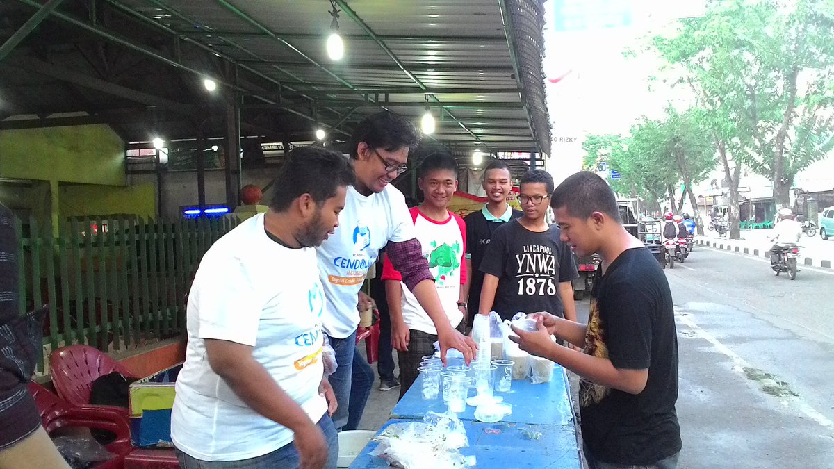 RPMkaskus's tweet photo. Persiapan bagi2 cendol #KASKUSCendolin #RegMedan #4GinAja via @kaskus https://t.co/KbaF96ccHd