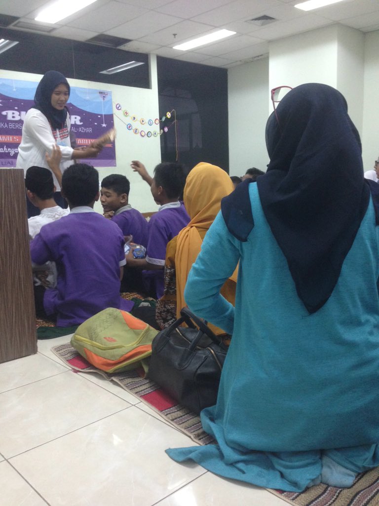 Games tebak kata dimenangkan oleehhhhhh ............. Kelompok satuuuuuu yeeaayyyy