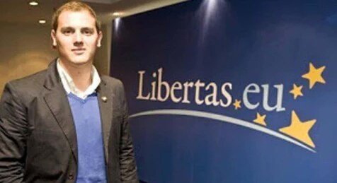 Sinrisaconcausa's tweet photo. Otro éxito más de @CiudadanosCs... #Brexit #GanaBrexitARV #yoaesosseñoresnolosconozcodenada https://t.co/EVPD0yo3ky