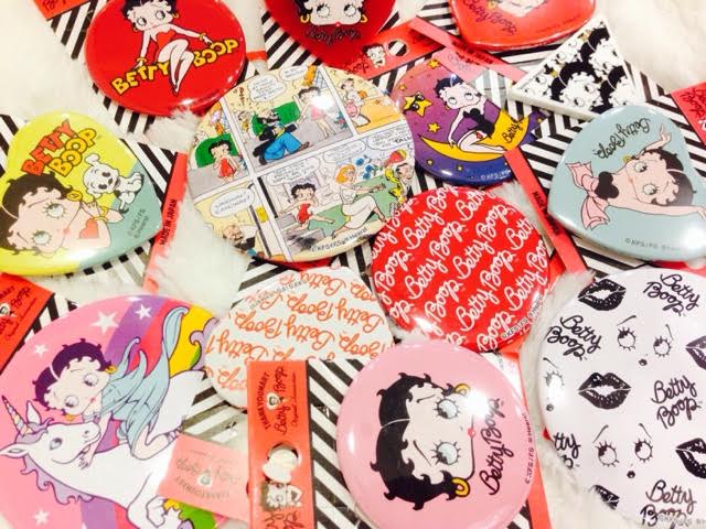 390americamura's tweet photo. 【コラボ商品】BETTY BOOP×サンキューマートコラボ商品のご紹介です👯💋新商品のパスケース✨他にも缶バッジにポーチ、Tシャツもございます💗ベティちゃん好きにはたまらないですね❤❤もちろん390円☆★ #可愛いと思ったらRT https://t.co/zATDHzFrWj