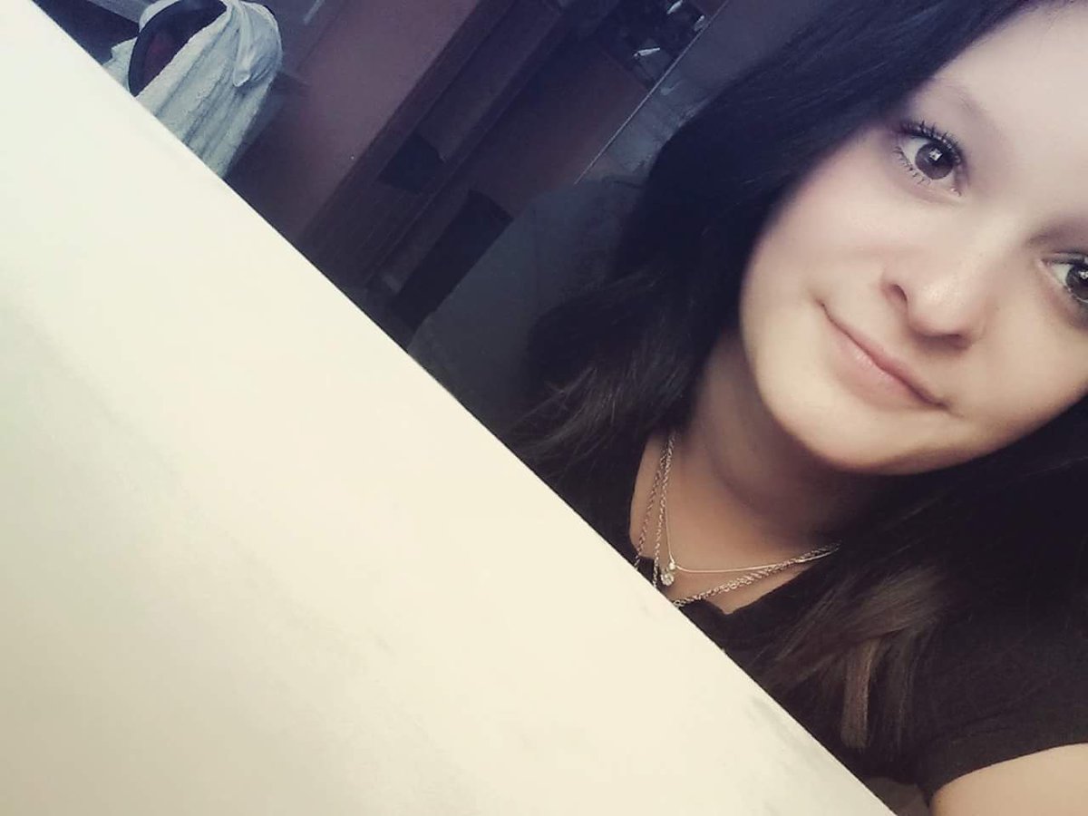 michellebrda's tweet photo. Ich bin dein Schutzengel. Ich nehm dich in Schutz, Engel. 💋 https://t.co/cViLJ3htgu