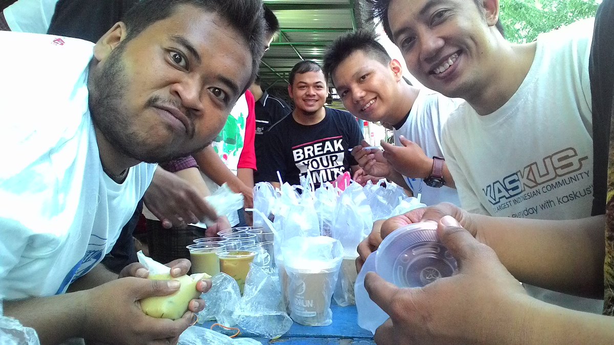 RPMkaskus's tweet photo. Semangat terus kawan2 #KASKUSCendolin. #RegMedan #4GinAja via @kaskus https://t.co/sthvHI3B6r