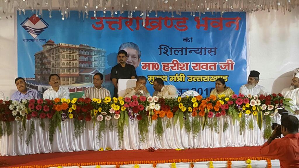 dashrathbhagat's tweet photo. Uttrakhand CM Mr. Harishji Rawat at Uttrakhand Bhavan Vashi Navi Mumbai. https://t.co/vMC2STANyo