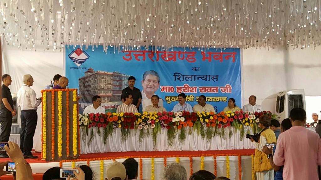 dashrathbhagat's tweet photo. Uttrakhand CM Mr. Harishji Rawat at Uttrakhand Bhavan Vashi Navi Mumbai. https://t.co/vMC2STANyo