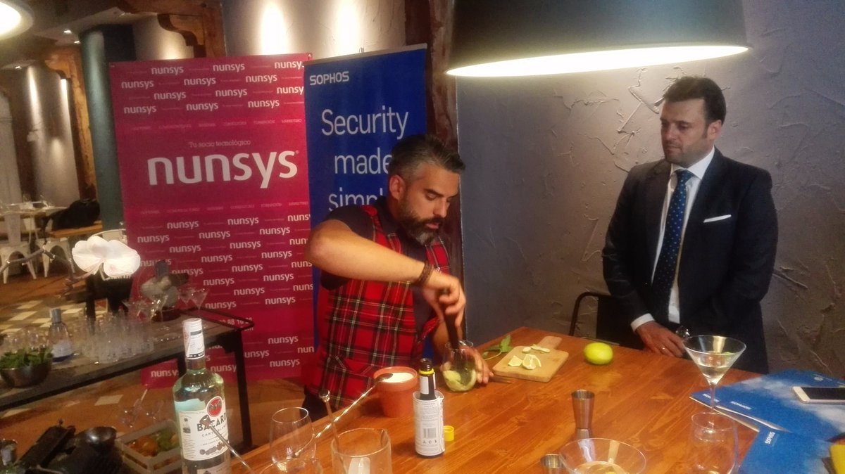 nunsys's tweet photo. ¡Un bloody mary por favor!
Foto: Jornada de #Seguridad TIC en #Valladolid  "Un Cóctel a medida"  #Nunsys &amp; #SHOPOS https://t.co/irwdBCzVdm