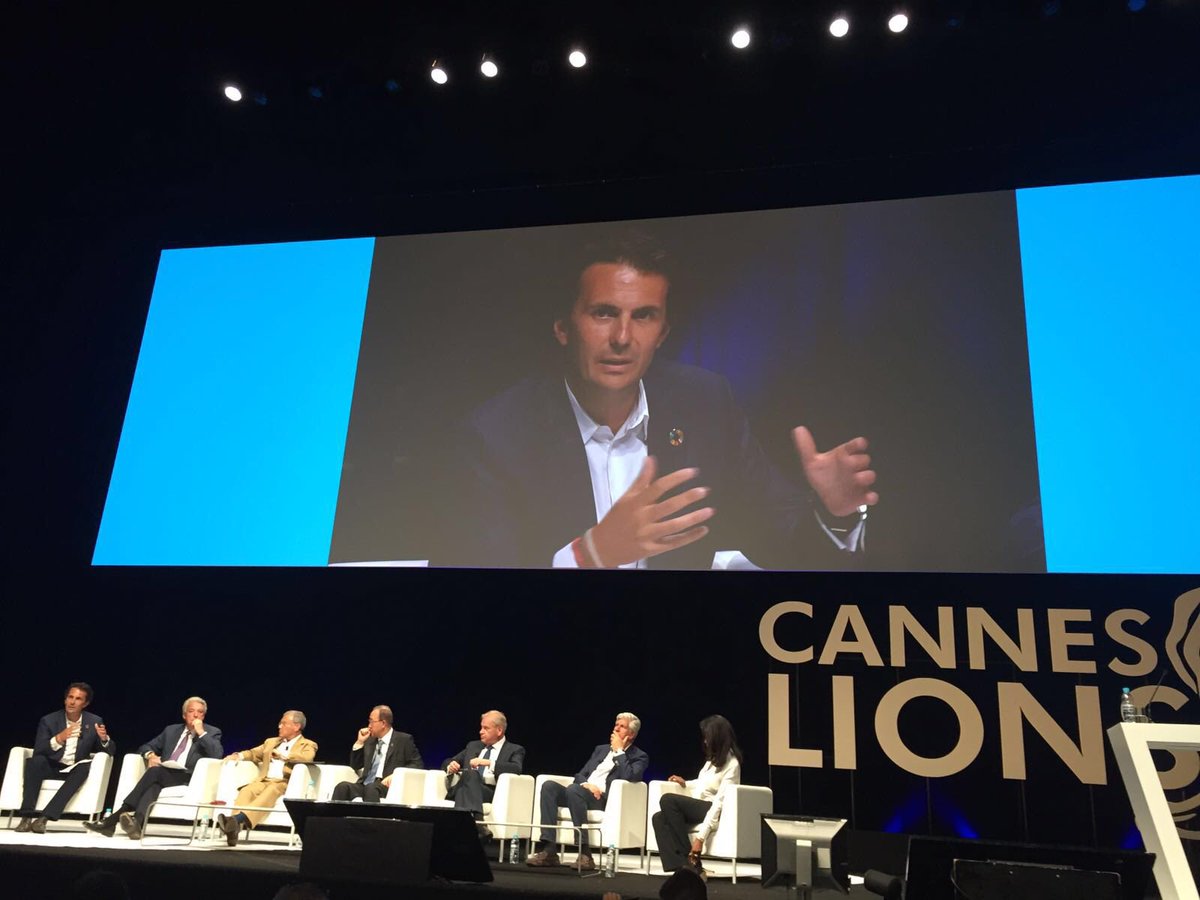 Havas's tweet photo. "Coms groups know how to influence conversation so we can influence people for good" @YannickBollore #SDG https://t.co/hPys9a1mRj