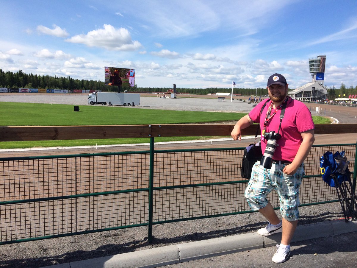 Takealongshot's tweet photo. Wow! @NordicKingFi #ravit #trav #juhannus #puitteet https://t.co/xE64bD3Kvr