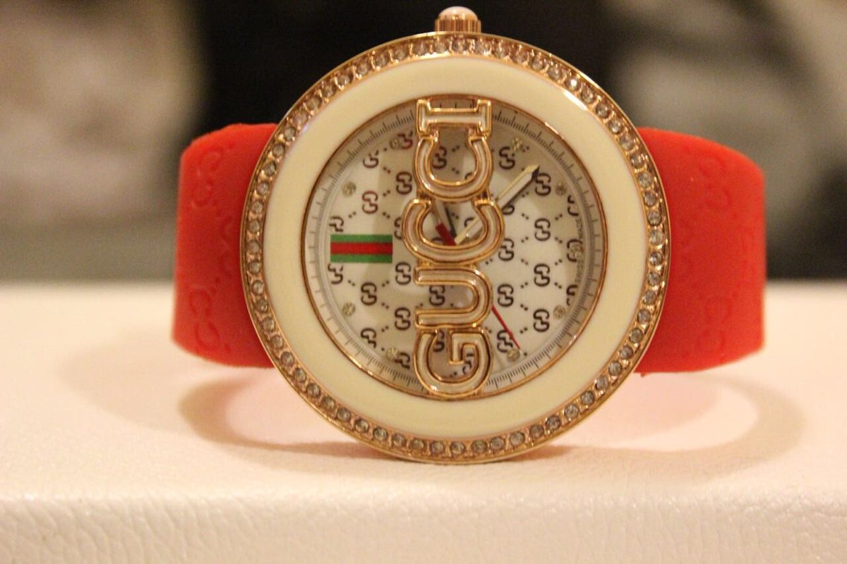 الحق عرووووض ساعاتGUCCI
سعر الساعه 250﷼
الساعتين 450﷼
متوفرالأشكال المعروضه فقط
واتس0554527557
 #فصل_جده_عن_السعوديه