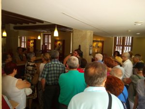 BunuelCBC's tweet photo. Hoy han visitado el #CentroBuñuelCalanda un numeroso grupo del Centro de Mayores Salvador Allende de Zaragoza https://t.co/IdMBMNBYEB