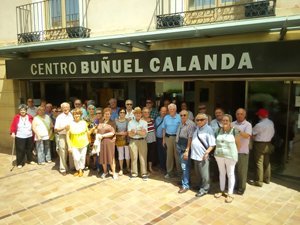 Hoy han visitado el #CentroBuñuelCalanda un numeroso grupo del Centro de Mayores Salvador Allende de Zaragoza