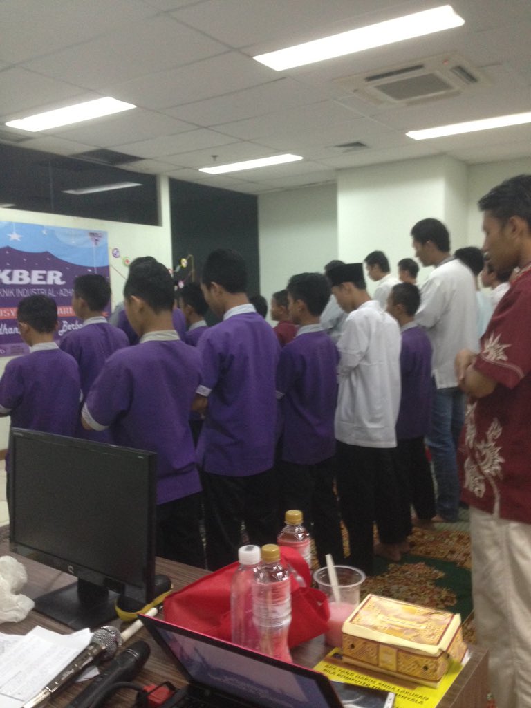 Shalat magrib berjamaah, ayoo shalat yg blm shalat yaa