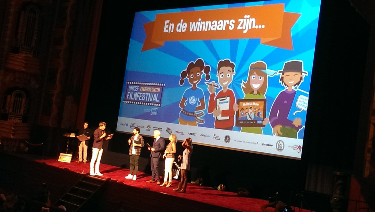 UNICEFKRFF's tweet photo. De jury is terug! Winnaar van de Unicef Film Award voor Beste Acteerprestatie is... de #DeKroevert uit #Kronenberg!! https://t.co/33L4DQ6jZ7