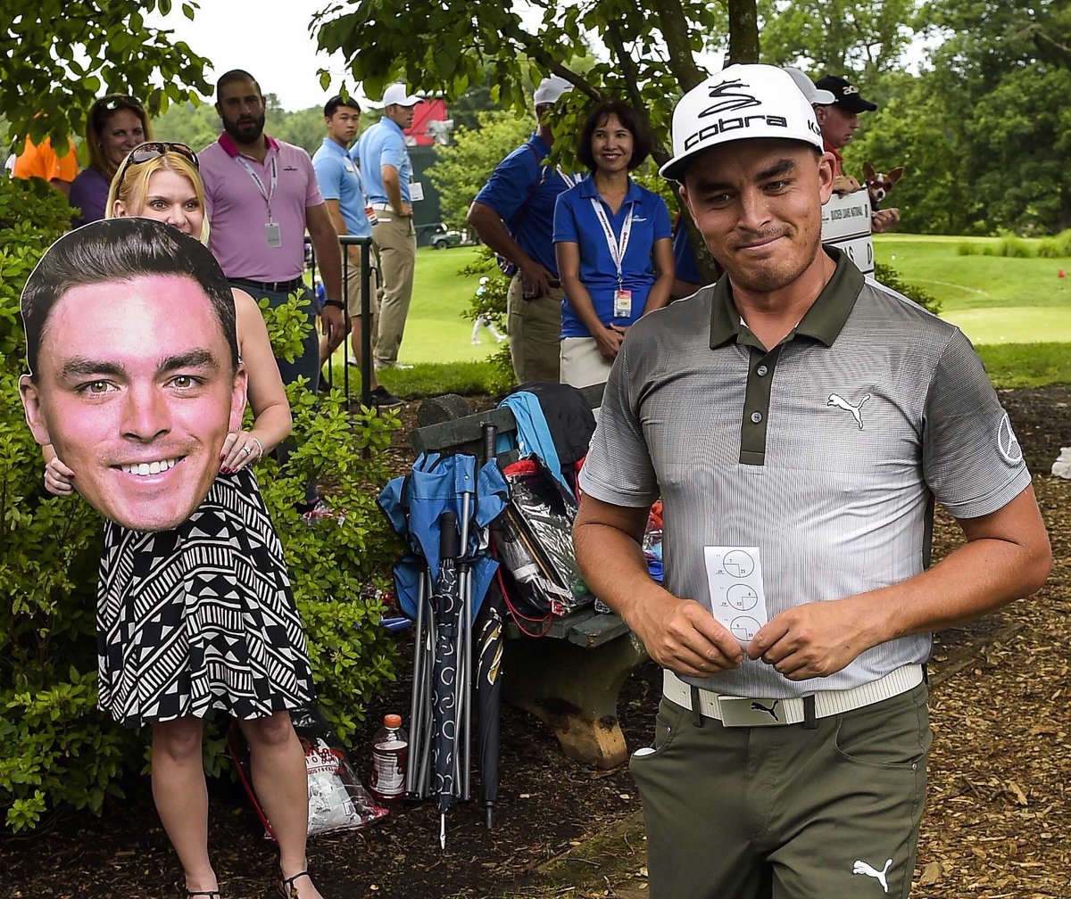 NoLayingUp's tweet photo. When she's your side chick but shows up to your game like she's your main chick https://t.co/bxz9ecxntO