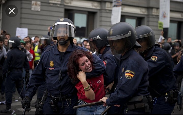monterosevi8's tweet photo. @jfmunozro @periodistadigit  aquí está Pablo Iglesias pegando al pueblo https://t.co/ahtdsckNkX
