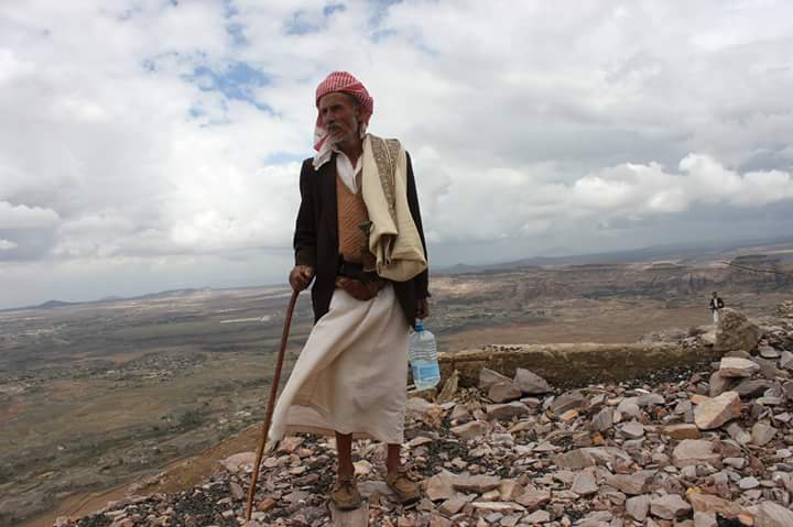 sorayamonassar's tweet photo. The Man of Kawkaban - One of the few remaining residents in #Kawkaban village, #Yemen, April #2016 https://t.co/ZIkT7DgSYh