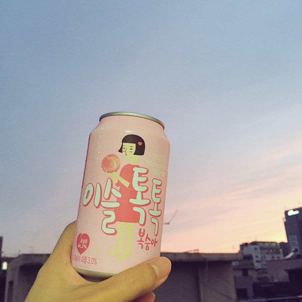 soooo23's tweet photo. 불금에는 붉은 노을과 이슬톡톡 복숭아 https://t.co/KIn2e8DUdC
