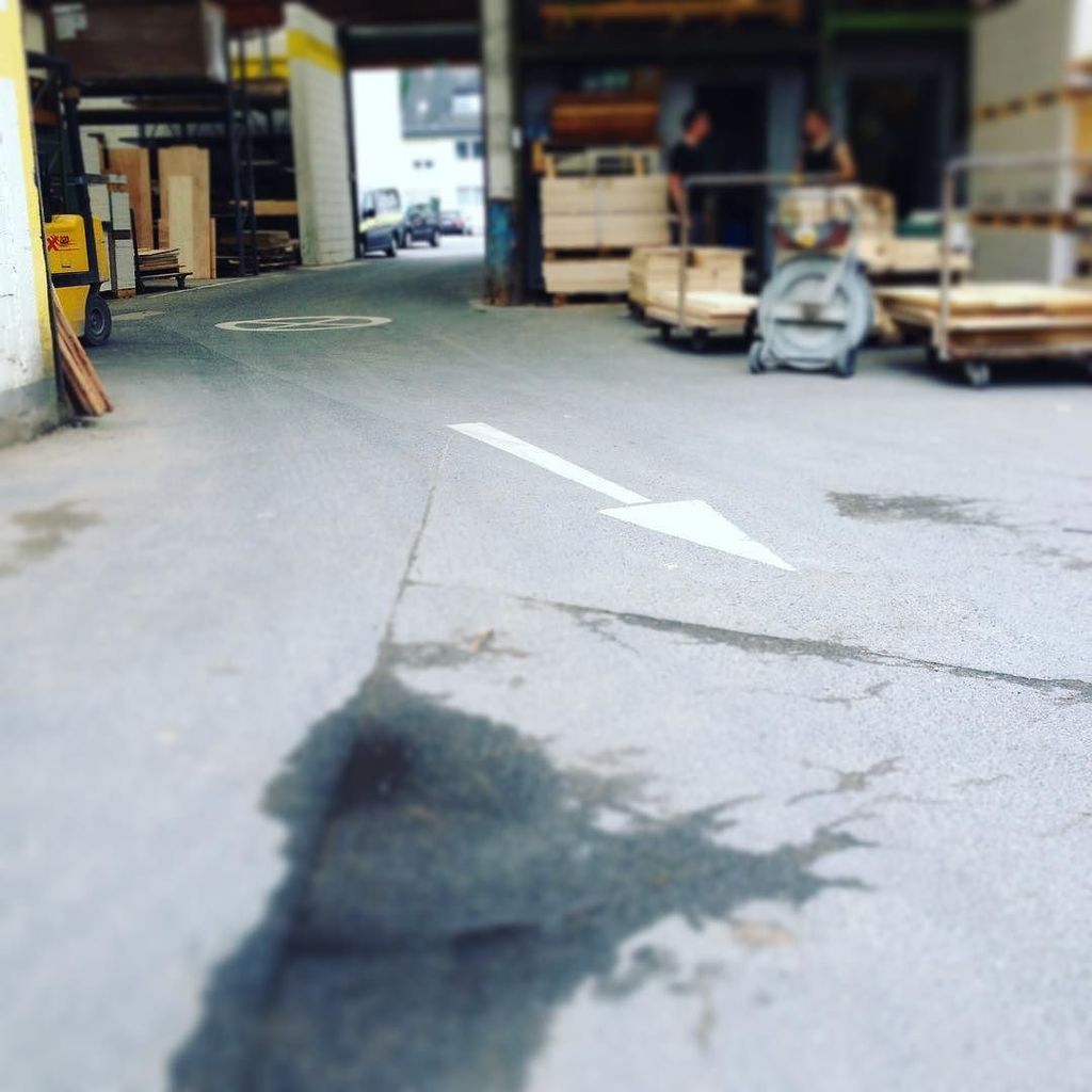 Waiting for wood in a backyard in the outer rims of cologne. The next 5 KIDNEYTABLES are i… ift.tt/28RBtJ8