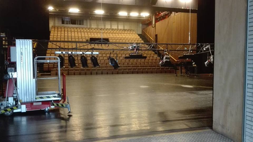 CKEeindhoven's tweet photo. Opbouw dansvoorstelling #Onderconstructie @parktheater #Eindhoven in volle gang. Tickets: https://t.co/ZkmXS08dKc https://t.co/OcQEw7rEHC