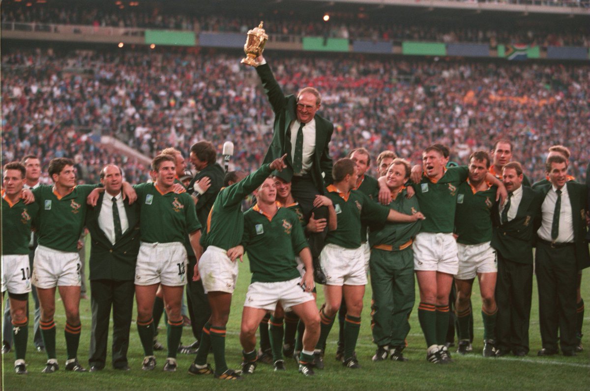 RareSApics's tweet photo. Today,1995- Springboks, with François Pienaar as captain, win the World Cup final match against New Zealand 15-12 https://t.co/2f6tcQs0zJ