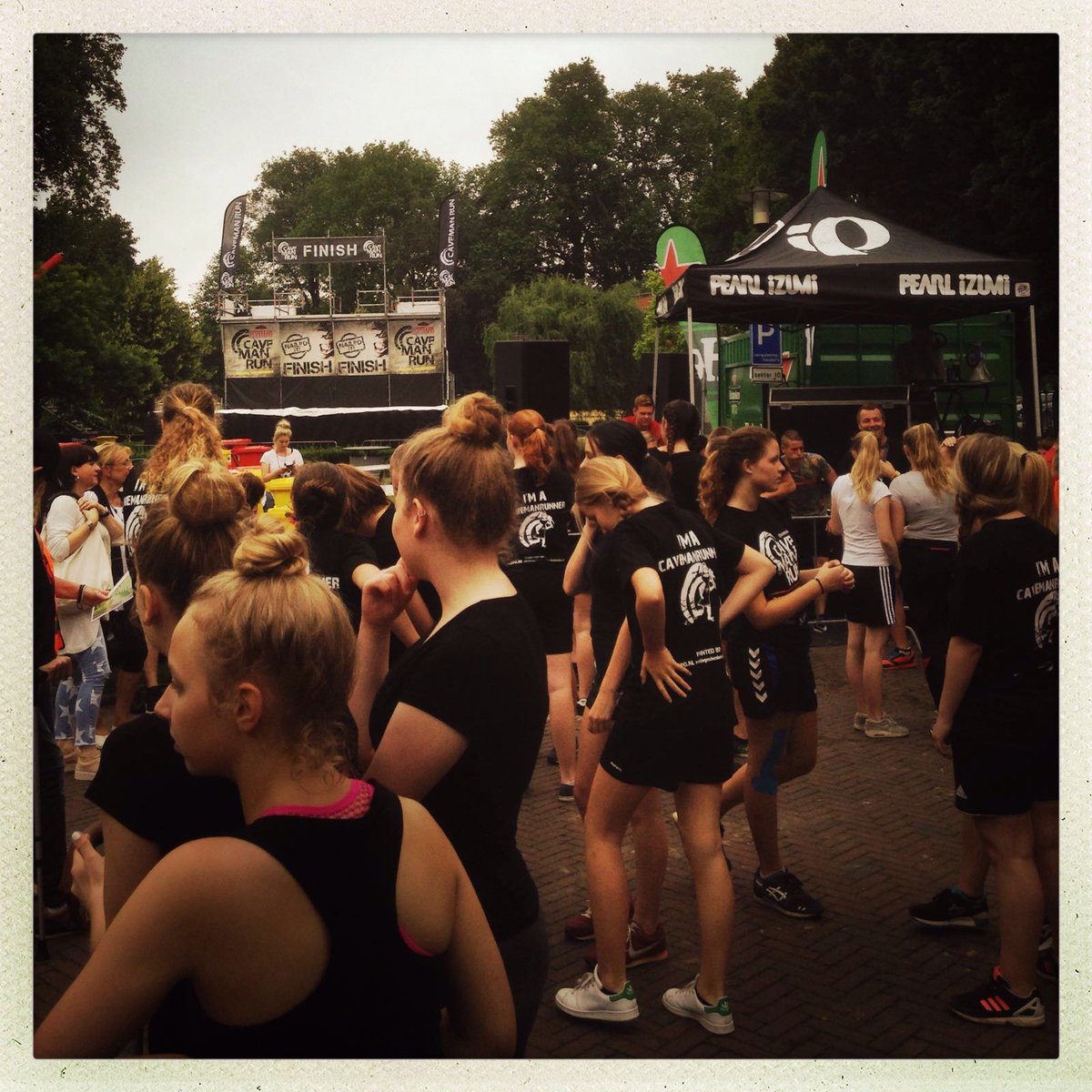 Cavemanrun's tweet photo. En we zijn van start met de Rabobank CavemanRun Scholeneditie!
Ietwat onwennig, maar heel veel pret :D #CMR2016 https://t.co/wuPxYSyAic