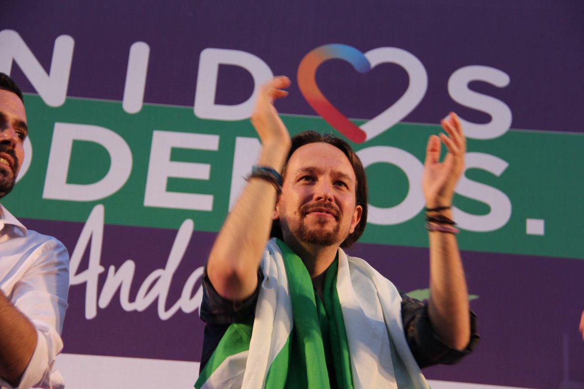 Podemos_AND's tweet photo. La verdiblanca mola tanto que hasta @Pablo_Iglesias_ se la lleva!! Te traes la tuya para el cierre? 💚💚 #PorAndalucía https://t.co/GjKpSDLa5M