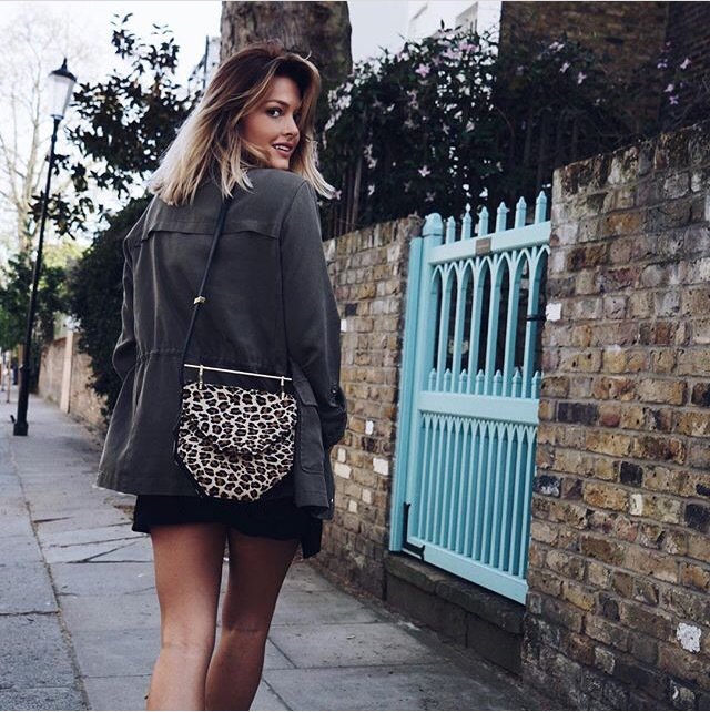What are u up to today? 💫😘@carolinereceveurlucas #blogger #fashion #style #fashionblog #casualstyle #bloggersproject
