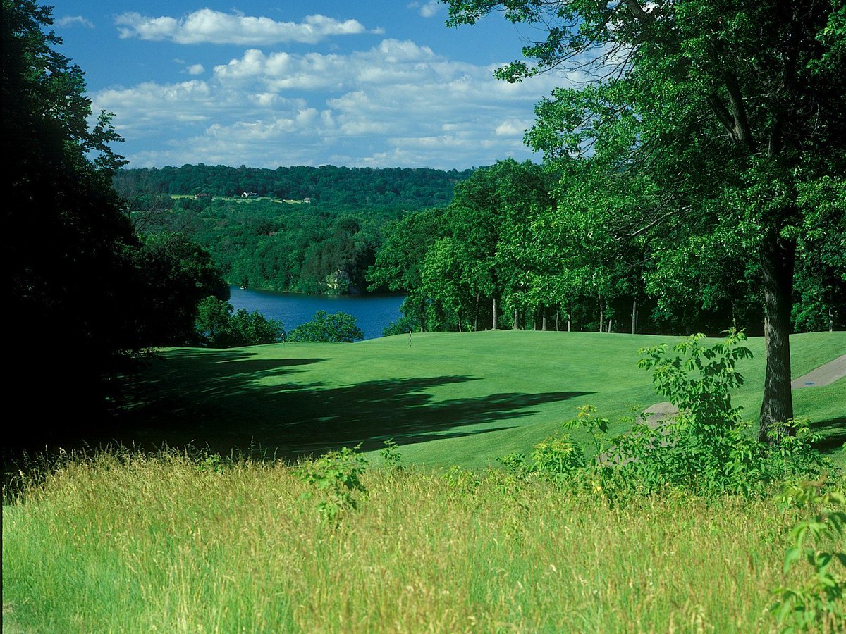 EagleRidge63's tweet photo. #ForeFriday! The 63 in our Twitter handle stands for 63-holes of #golf. @ISUnrau what’s your favorite hole? https://t.co/bqlplncEwk