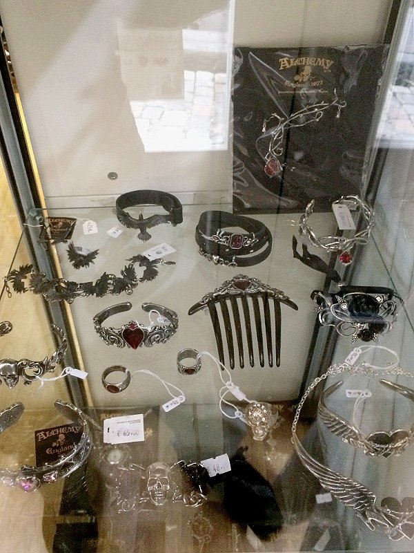 LugusAsylum's tweet photo. #AlchemyEngland #AlchemyGothic #Pagan #Martial #Gothic #Batcave #RockAb #Biker# SteamPunk #Skull #Heart #Rose #Crow https://t.co/ykpKHcRXJe