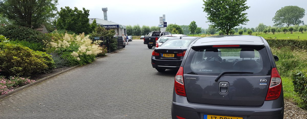 Veel hagelschades gezien vandaag. Heeft uw ook hagelschade? U bent van harte welkom.#stormschade