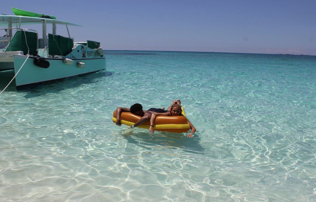 StudentTrip's tweet photo. Naps are better on the beach. 💭 https://t.co/6lD5incC9K