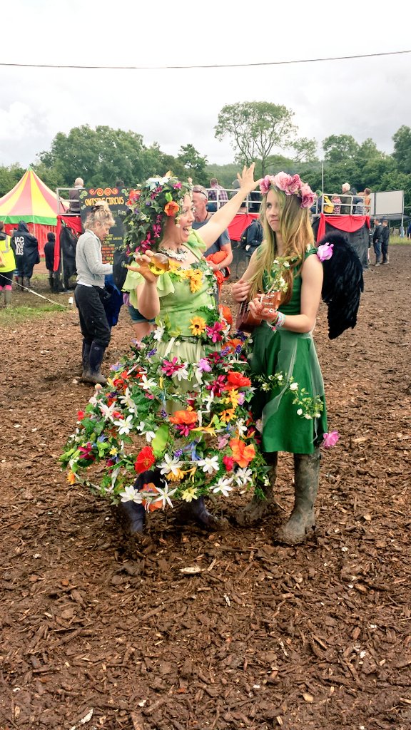 Glastonbury Live tweet media