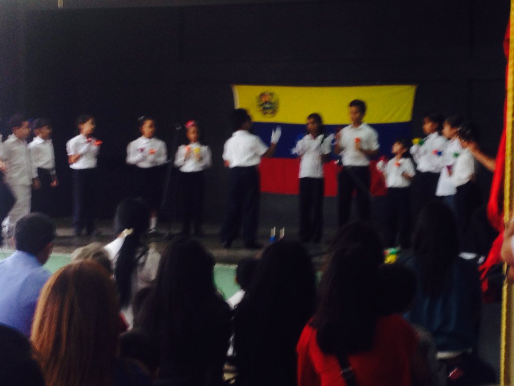 ModElObelisco's tweet photo. Concierto a cargo del Núcleo Yacambu y nuestro Ensamble Pre Infantil de Flautal Dulce 23/06/2016. UEB El Obelisco https://t.co/QD3Ab4oTSU