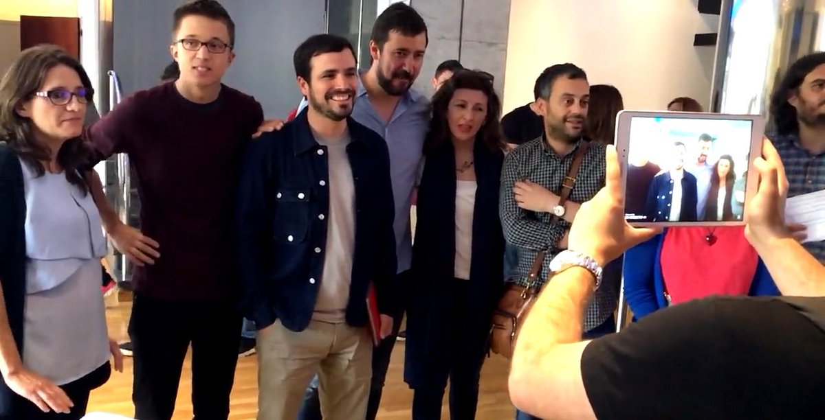 DailuzOlga's tweet photo. @PodemosStboi.@noticiasalb.@ManuelaCarmena.@syriza_es.#EuropaSocial.#SÍ.#BrexitM4.#EnMarea.#arribaloscorazones.#26J https://t.co/ylomq6J2ii