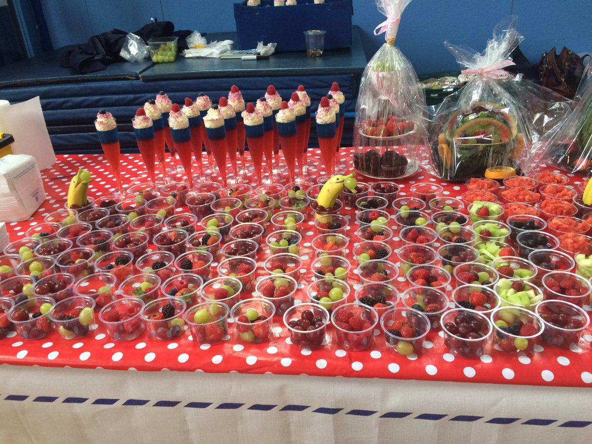 shellybergman2's tweet photo. Tesco Clitheroe helping with  fundraising at schools summer fair. Over £800 raised. @daberrisford @RawcliffeN 👍 https://t.co/53XMVL6R5Y