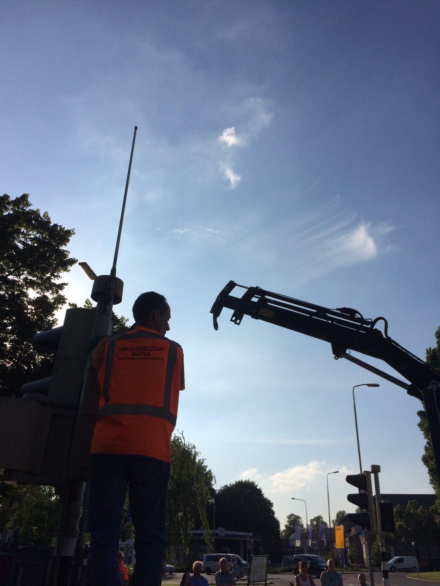 rikvdlinden's tweet photo. Avondklus: buitengebruikstelling VRI's en start werkzaamheden Hugo de Grootplein https://t.co/F3X6TqL9zi