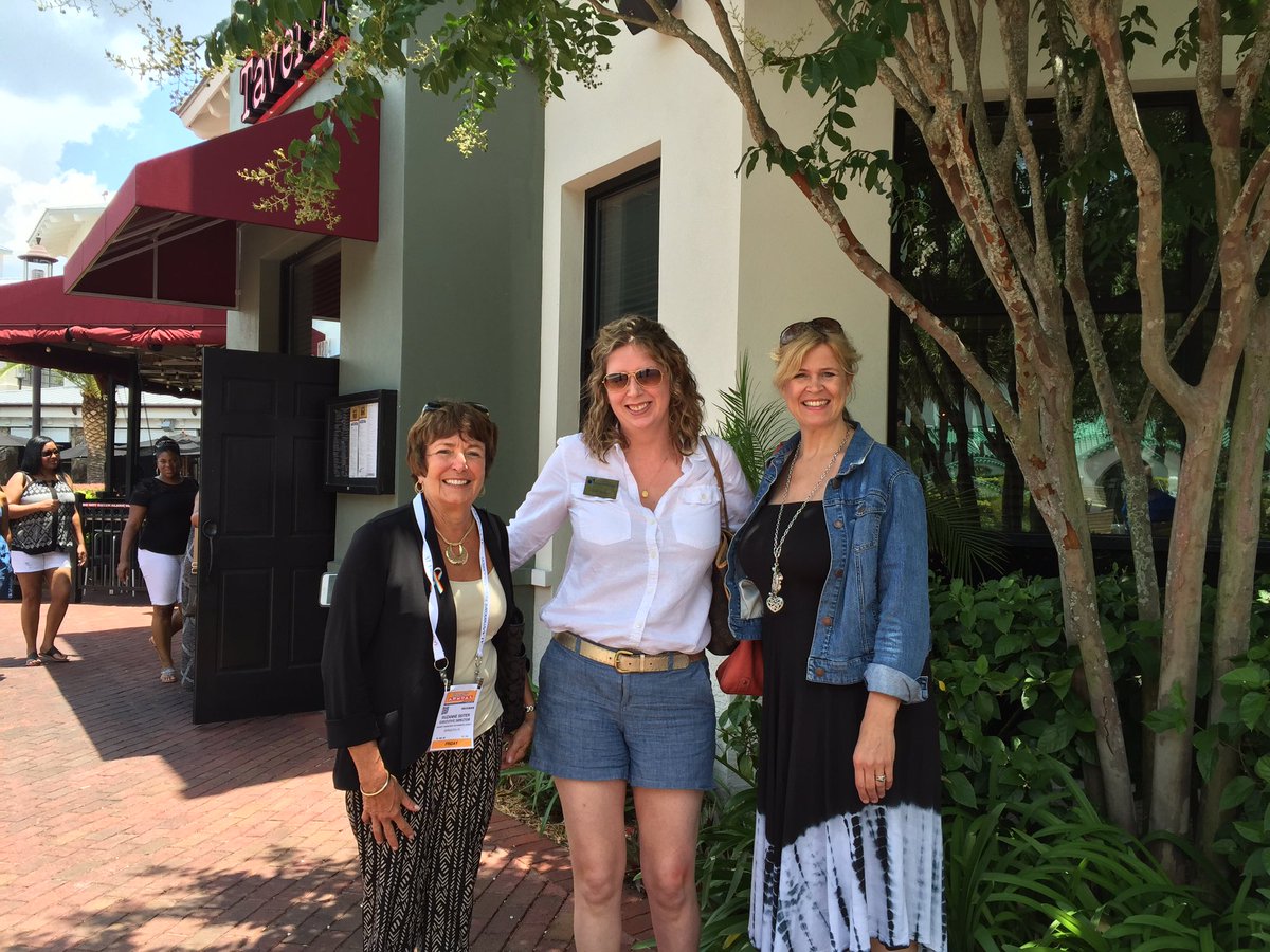 SusanMong1's tweet photo. Great meeting Sue Seiter of the @scgovLibrary foundation and sharing ideas #jclconf #alaac16 @AnnBWalter https://t.co/mvBio7IiJ6